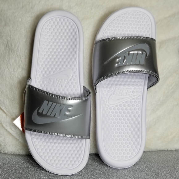 NEW Nike Benassi Slides - Picture 3 of 4